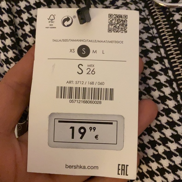 Black & White Plaid Skirt - Picture 4 of 4